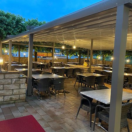 Lightplace • Groessere Gruppen • 4 Einzelzimmer • Boxspring • Smart Tv • Biergarten • Restaurant Braunschweig Bagian luar foto
