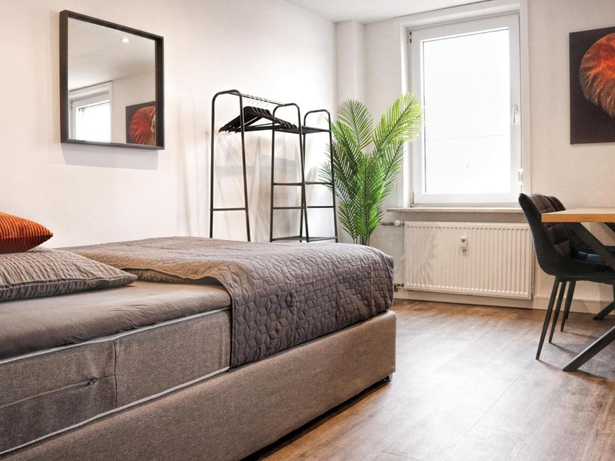 Lightplace • Groessere Gruppen • 4 Einzelzimmer • Boxspring • Smart Tv • Biergarten • Restaurant Braunschweig Bagian luar foto
