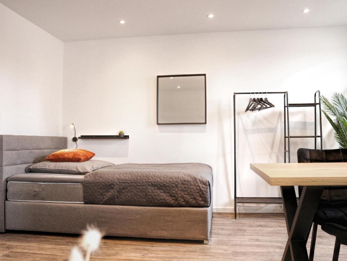 Lightplace • Groessere Gruppen • 4 Einzelzimmer • Boxspring • Smart Tv • Biergarten • Restaurant Braunschweig Bagian luar foto